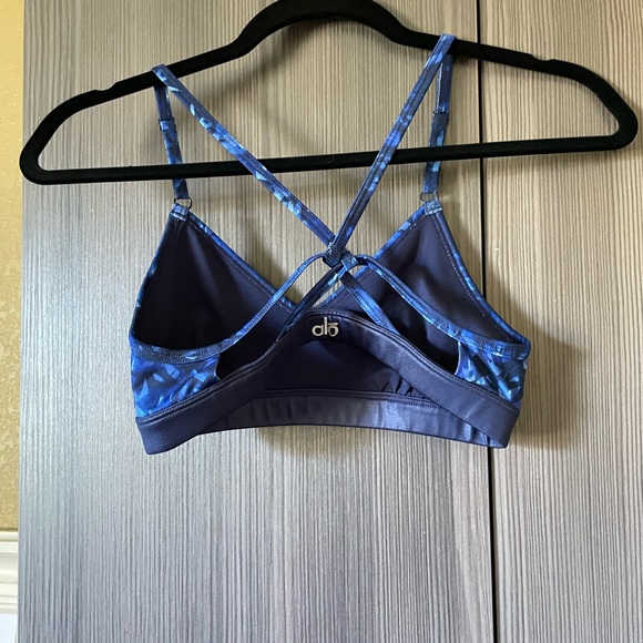 Alo Criss Cross Back Water Design Sports Bra - Picture 9 of 9